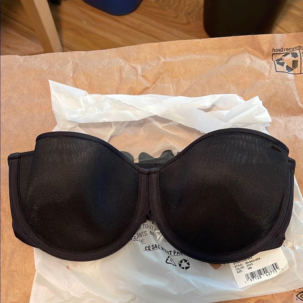SKIMS WEIGHTLESS STRAPLESS BRA
ONYX / 34 / B